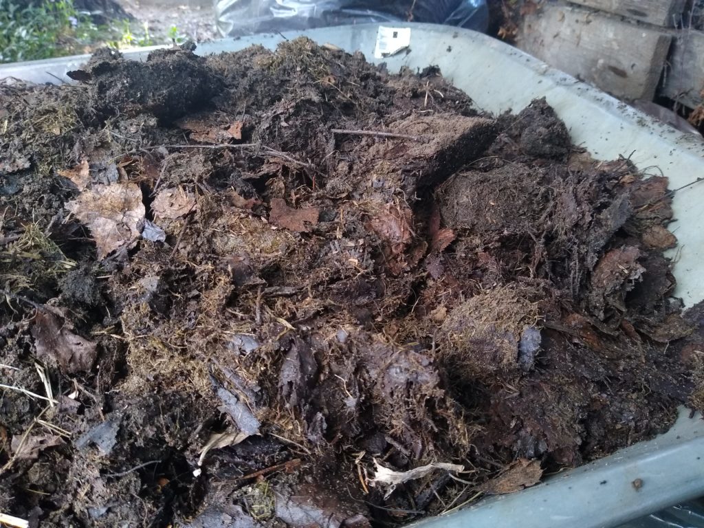 Podwyższane rabaty: dobry kompost